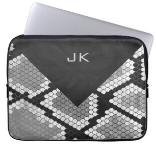 Snakeskin, grau, weiß und schwarz Mit Monogramm Laptopschutzhülle