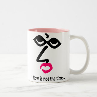 Snarky Dame - jetzt nicht ist die Zeit Zweifarbige Tasse