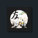 Snoopy, Charlie Brown und Woodstock - Freund Leinwanddruck<br><div class="desc">Karo in dieser bezaubernden japanischen Motivgrafik von Snoopy,  Charlie Brown und Woodstock,  die sich im Abend entspannen. Mit dem Symbol für "Freund" und einer roten Briefmarke,  die "Snoopy" lautet.</div>