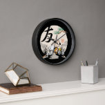 Snoopy, Charlie Brown und Woodstock - Freund Uhr<br><div class="desc">Karo in dieser bezaubernden japanischen Motivgrafik von Snoopy,  Charlie Brown und Woodstock,  die sich im Abend entspannen. Mit dem Symbol für "Freund" und einer roten Briefmarke,  die "Snoopy" lautet.</div>