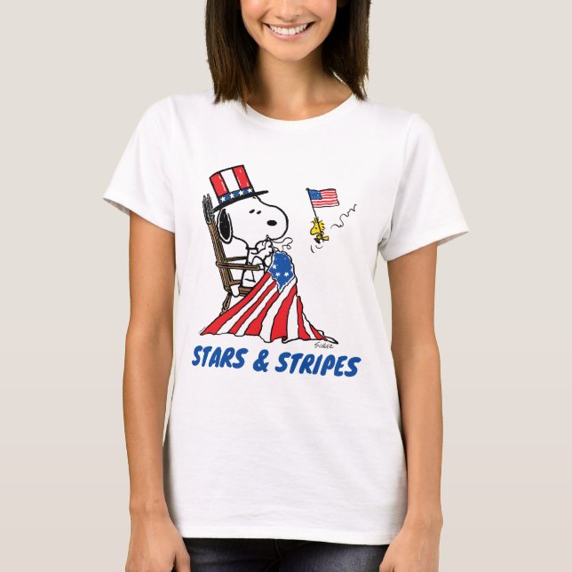 Snoopy Sewing 4. Juli Flagge T-Shirt (Vorderseite)