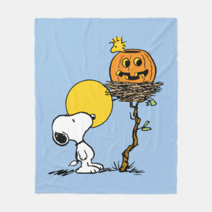 Snoopy und Holznest mit Jack O' Lantern Fleecedecke