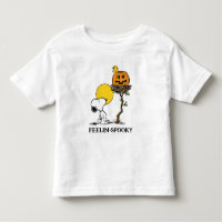 Snoopy und Holznest mit Jack O' Lantern