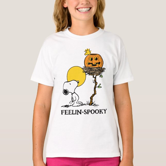 Snoopy und Holznest mit Jack O' Lantern T-Shirt (Vorderseite)