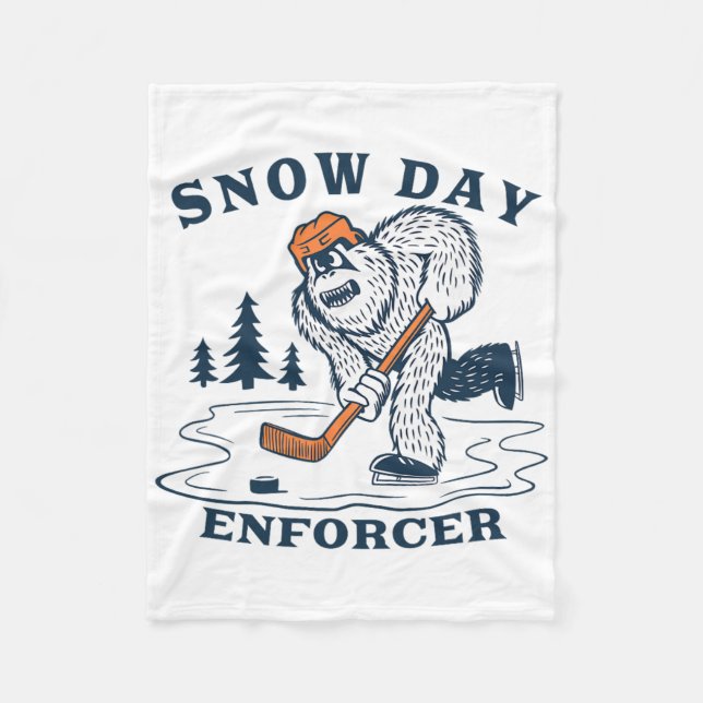 Snow Day Enforcer Abominable Snowman Hockey Player Fleecedecke (Vorderseite)