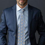 Snow Leopard Snowflakes Blaue Blumen Krawatte<br><div class="desc">Ein Schneeleopard mit Knospen und Schneeflocken aus der Blume eines Stammes,  ganz in Blau</div>