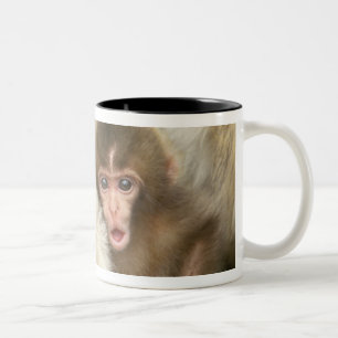 Snow Monkey Baby, Jigokudani, Nagano, Japan Zweifarbige Tasse