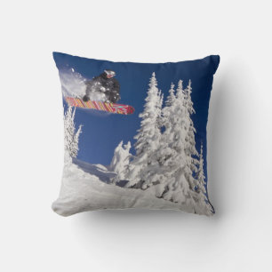 Snowboard-Action im Whitefish Mountain Resort Kissen