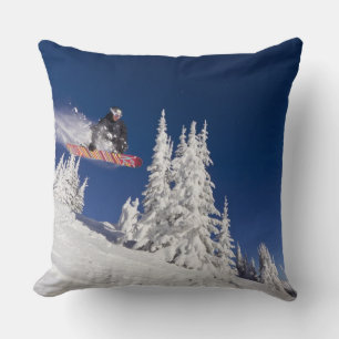 Snowboard-Action im Whitefish Mountain Resort Kissen