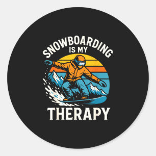 Snowboarden ist Therapie Retro Mountain Snowboard Runder Aufkleber