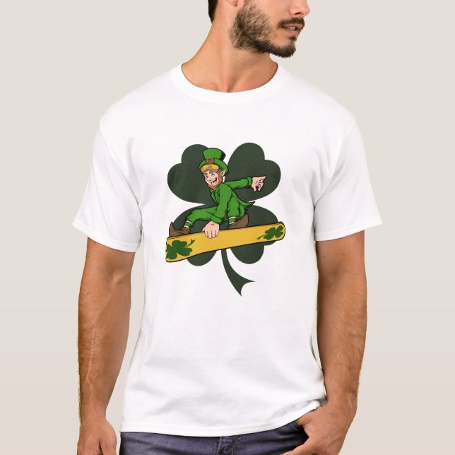 Snowboarder Leprechaun St. Patricks Day T-Shirt (Vorderseite)