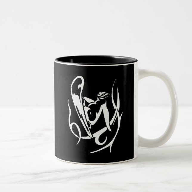 Snowboarding-Pinguin Zweifarbige Tasse (Rechts)