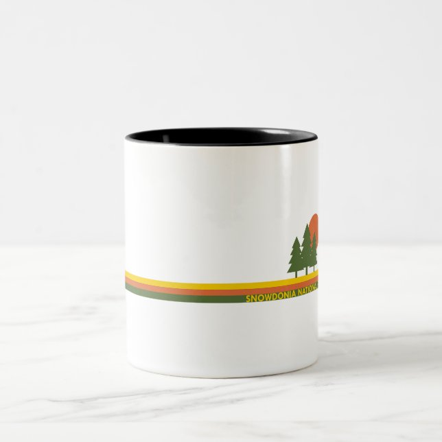 Snowdonia Nationalpark Pine Trees Zweifarbige Tasse (Mittel)