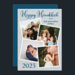 Snowfall Happy Hanukkah 4 Foto - Blau | Grau Feiertagskarte<br><div class="desc">Rustikaler Schneefall auf blaugrauem (blassem aquamarinem) Hintergrund "Happy Hanukkah!" vier gerahmte Fotos verschmelzen Urlaubsdesign mit einem soliden ozeanblauen Hintergrund auf der Rückseite. Fügen Sie einfach Ihren Familiennamen und das Jahr zusammen mit Ihren Fotos ein, um das Design zu vervollständigen. Komposites Design von Holiday Hearts Designs (Rechte vorbehalten) mit Template-Platzhalter-Fotos mit...</div>