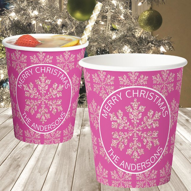 Snowflake Berry Bling Niedliches Weihnachtsfest Pappbecher (Paper cups in a festive pink Christmas theme add a little fun and are easy to personalize)