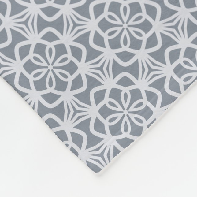 Snowflake Lace Gray Fleece Blanket (Ecke)