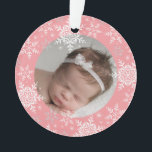 Snowflakes Baby's First Christmas Pink Glitzer Ornament<br><div class="desc">Dieses süße Design bietet rosa und silberne Schneeflocken mit Platz für ein Foto, um Baby's 1. Weihnachten zu gedenken! Klicken Sie auf die Schaltfläche Anpassen, um Ihren eigenen Text zu personalisieren! Variationen dieses Designs sowie koordinierende Produkte sind in unserem Shop, zazzle.com/doodlelulu*, erhältlich. Kontaktieren Sie uns, wenn Sie dieses Design auf...</div>