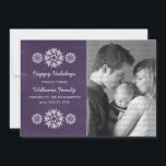 Snowflakes Chalkboard Foto Flat Card, Lila Feiertagskarte<br><div class="desc">Moderne und trendige Snowflakes Chalkboard Foto Flat Card mit lila Chalkboard-Look und eleganten Schneeflocken in Weiß. Diese schicke Fotokarte eignet sich hervorragend für den Versand von Urlaubsgrüße. Passen Sie sich mit Ihrem eigenen Foto und dem personalisierten Gruß Ihrer Wahl an. Klicken Sie auf "Anpassen",  um weitere Personalisierungsoptionen zu erhalten.</div>