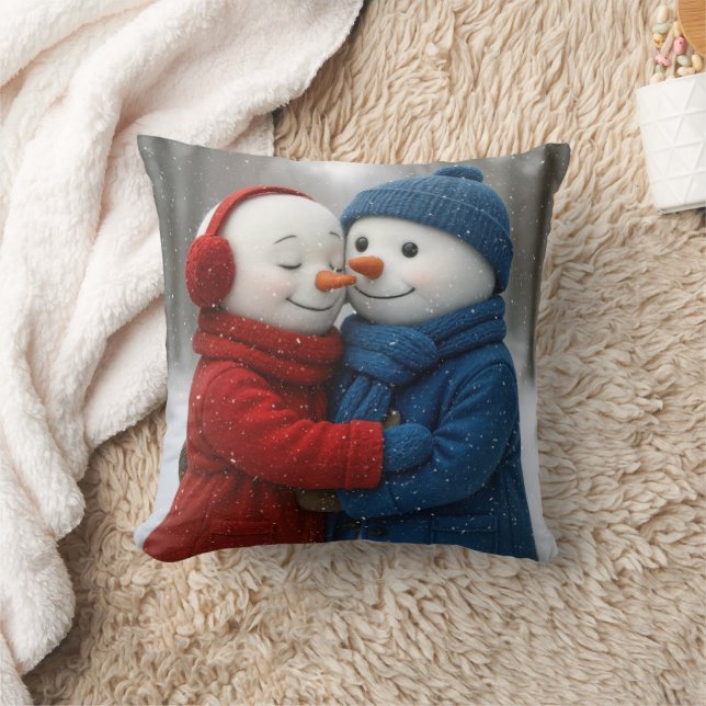 Snowflakes on Snowman Couple in Winter Forest Kissen (Decke)