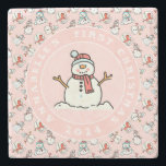 Snowman Baby's First Christmas Pink Name Steinuntersetzer<br><div class="desc">Der erste Untersetzer aus niedlich rosa Marmor mit einem Schneemann in der Mitte,  mit einem Schneemodell am Rande. Ein praktisches Anliegen für Ihre Kinder,  um noch viele Jahre behalten. Um den Text zu ändern,  klicken Sie auf die Schaltfläche Personalisieren. Dieses Design enthält A.I.</div>
