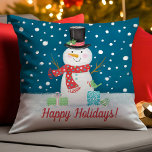 Snowman Christmas Throw Kissen<br><div class="desc">Ein niedlicher Schneemann in einer schneebedeckten Nacht schmückt dieses Kissen mit den Worten Happy Holidays. Personalisieren Sie es, indem Sie den Text nach Ihren Wünschen ändern. Entworfen für Sie von BlackBerry Boulevard.</div>