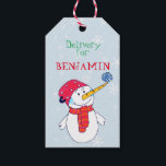 Snowman Delivery Christmas Tag für Kinder Geschenkanhänger<br><div class="desc">Niedlicher Schneemann Weihnachtsgeschenk Tag für Kinder. Personalisieren Sie das Tag mit Ihrem Text und Kindernamen. Der Anhänger hat einen Schneemann mit einer Schneeflocke auf der Nase - in der Hoffnung auf Schnee. Die Rückseite ist hellblau mit schönen weißen Schneeflocken in verschiedenen Größen und Formen. Machen Sie Ihre Weihnachtsgeschenke für Kinder...</div>