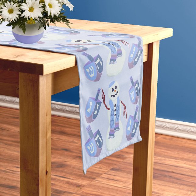 Snowman Dreidels Jewish Holiday Blue Hanukkah Mittelgroßer Tischläufer (The overall pattern of snowmen and dreidels on this Hanukkah tablerunner will transform any table )