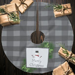 Snowman Gray Buffalo Kariertes Baumrock Polyester Weihnachtsbaumdecke<br><div class="desc">Fügen Sie Ihrem Weihnachtsbaum in dieser Urlaubssaison eine elegante Touch mit einem Snowman Gray Buffalo Kariert Tree Skirt hinzu. Im Tree Rock-Design befindet sich eine Box mit Kiefernästen und ein bezaubernder Schneemann mit Büffel-kariertem Hintergrund. Mit diesem Design sind auch zusätzliche Geschenk- und Urlaubsartikel erhältlich.</div>