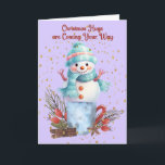 Snowman Hugs Weihnachtskarten Karte<br><div class="desc">Snowman umarmt die Weihnachtskarte mit einem niedlichen Schneemann, der auf einem Container mit Dekorationen stehend ist. Die Wörter auf der Innenseite können geändert werden.</div>