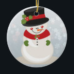 Snowman Keramik Ornament<br><div class="desc">Niedlicher Snowman Bringen Sie noch viel mehr Feiertagsjubeln mit einem maßgeschneiderten Keramik-Ornament in Ihren Baum. Füge deine liebsten Fotos,  Bilder und persönlichen Nachrichten hinzu. Du kannst beide Seiten des Ornaments selbst gestalten. Die goldene Schnur hilft dir dabei diesen Schmuck aufzuhängen und deine Erinnerungen perfekt zu präsentieren.</div>