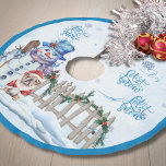 Snowman | Lass es Weihnachtsbaumrock schneien Polyester Weihnachtsbaumdecke<br><div class="desc">Ein wunderschöner blauer Baumrock für Ihren Weihnachtsbaum mit unserem bezaubernden Schneemann mit seinem niedlichen Pelzfreund,  der einen Weihnachtsmann trägt,  während er einen Schneefall genießt.</div>