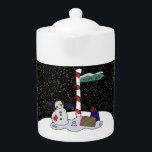 Snowman & North Pole -<br><div class="desc">Der Schneemann ist mit blauen Handschuhen und Knöpfen gekleidet. Der Schneemann ist neben einem weißen und roten Pol mit einem grünen Schild stehend, auf dem "Nordpol" steht. Die Geschenke sind neben dem Pol. Weißer Schnee liegt auf dem Boden. Diese Krüge und Teeköpfe sind in einem weißen oder schwarzen Hintergrund erhältlich....</div>