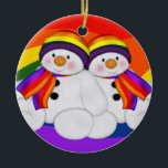 Snowman Pride Keramikornament<br><div class="desc">Niedliches Hängeornament von zwei kleinen Schneemännern in Regenbogenstacheln,  Sandschals auf Regenbogenuntergrund .. wunderbare Geschenkidee für Weihnachten von Ricaso</div>