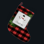 Snowman Red Buffalo Karierter Strumpf Großer Weihnachtsstrumpf<br><div class="desc">Fügen Sie eine festliche Touch zu Ihrem Kamin in dieser Ferienzeit mit einem Snowman Red Buffalo Karierten Strumpf. Im Strumpf-Design befindet sich eine Schachtel mit Kiefernästen und ein bezaubernder Schneemann mit Büffel-kariertem Hintergrund. Hier können Sie Ihren Namen für Ihre Personalisierung hinzufügen. Mit diesem Design sind auch zusätzliche Geschenk- und Urlaubsartikel...</div>