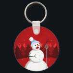 Snowman Red Christmas Schlüsselanhänger<br><div class="desc">Weihnachtsdesign mit der Illustration eines glücklichen Schneemanns mit Mikrofon. Schnee fällt,  Schneeflocken überall,  und im Hintergrund kann man einen Pinienwald sehen. Dieses fröhliche Snowman-Design hat ein fröhliches weiße und rote Weihnachtsgebälk mit einer Touch von Blau und Orange.</div>