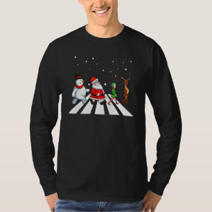 Snowman Santa Elf Reindeer Crossing Christmas Paja T-Shirt