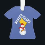 Snowman Winter Guard Metal Ornament<br><div class="desc">Wintergartentext mit einem Schneemann,  der eine Flagge trägt und einen Schal mit Fahnen trägt,  ist ein humorvolles Wachtdesign für Farb- und Winterwacher an Geburtstagen und Feiertagen</div>
