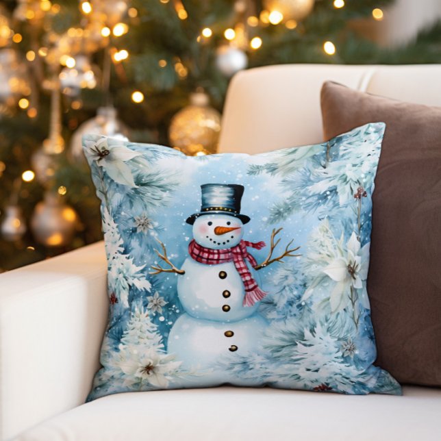 Snowman Winterschnee Buffalo Kariert Kissen (Decorator pillow with a cute Christmas snowman wearing a buffalo plaid scarf and black top hat.)