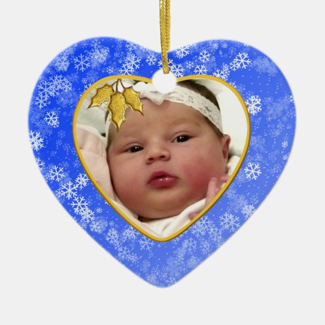 Snowy Blue Heart Baby's 1. Weihnachten Keramik Ornament (Vorne)