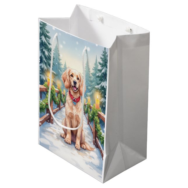 Snowy Bridge Boykin Spaniel Christmas Art Mittlere Geschenktüte (Vorderseite Schrägansicht)