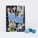 Snowy Fotobooth Hanukkah Foto Collage Card Feiertagskarte<br><div class="desc">Die niedliche Hanukkah-Fotokarte verfügt über zwei Foto-Messestände,  jeweils mit drei Fotos und einem blauen Texteditor,  für insgesamt sechs Fotos. Personalisieren Sie das Jahr und Ihren Familiennamen oder Namen in whimsical,  festliche weiße Schrift,  auf einem marineblau Hintergrund gepunktet mit handgezeichneten weißen Schneeflocken und weißen Sternen von David.</div>