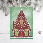 Snowy Gingerbread House Green Non Foto Feiertagskarte<br><div class="desc">Original Illustration eines schneebedeckten Brothauses mit Keksbäumen und königlichen Eisdetails. Editable Begrüßung; fügen Sie Ihre eigene Nachricht oder Ihr Foto auf die Rückseite.</div>