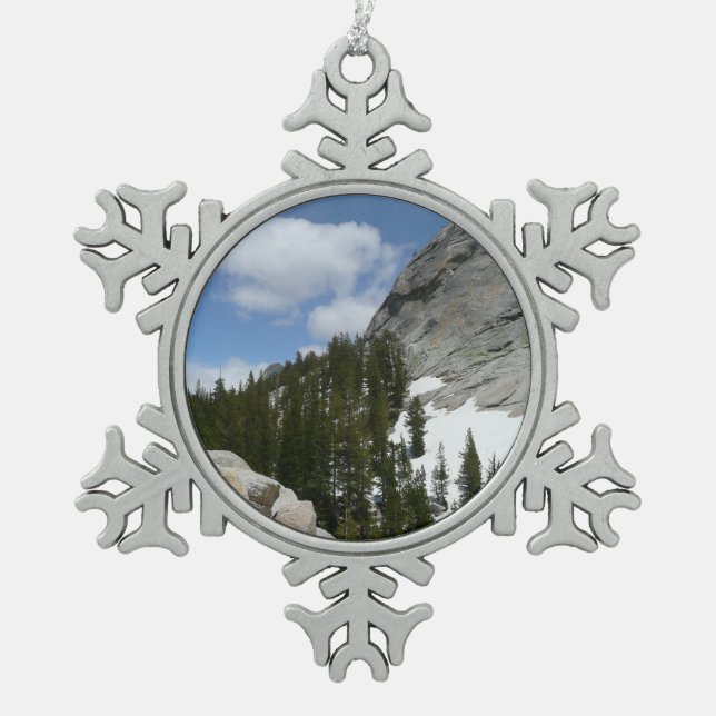 Snowy Granite Domes II Yosemite Nationalpark Schneeflocken Zinn-Ornament (Vorderseite)