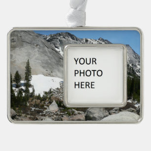 Snowy Granite Domes Panorama auf Yosemite Rahmen-Ornament Silber