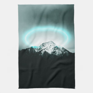 Snowy mountain mysterious blue neon light geschirrtuch