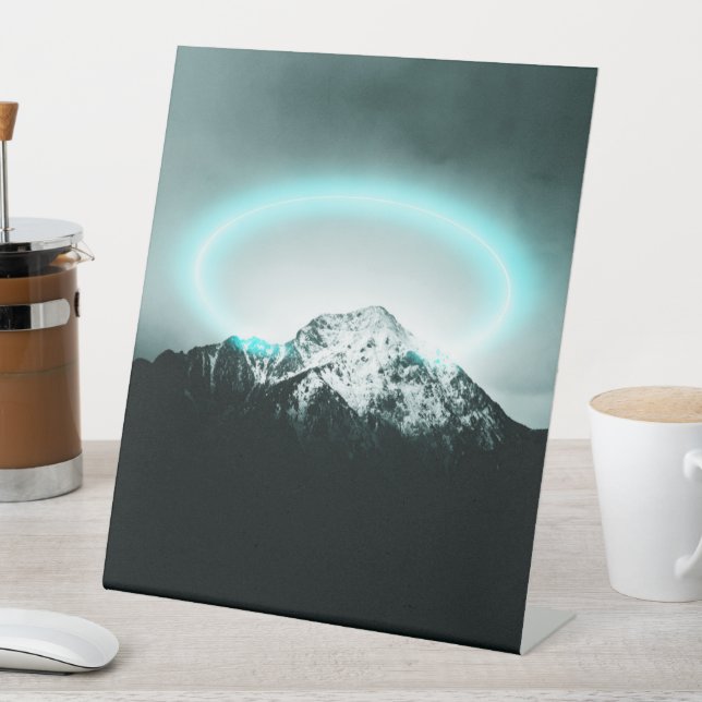 Snowy mountain mysterious blue neon light sockelschild (In Situ)