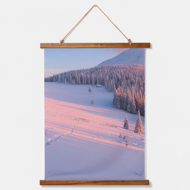 Snowy Mountains Wandteppich Mit Holzrahmen (Vorderseite)
