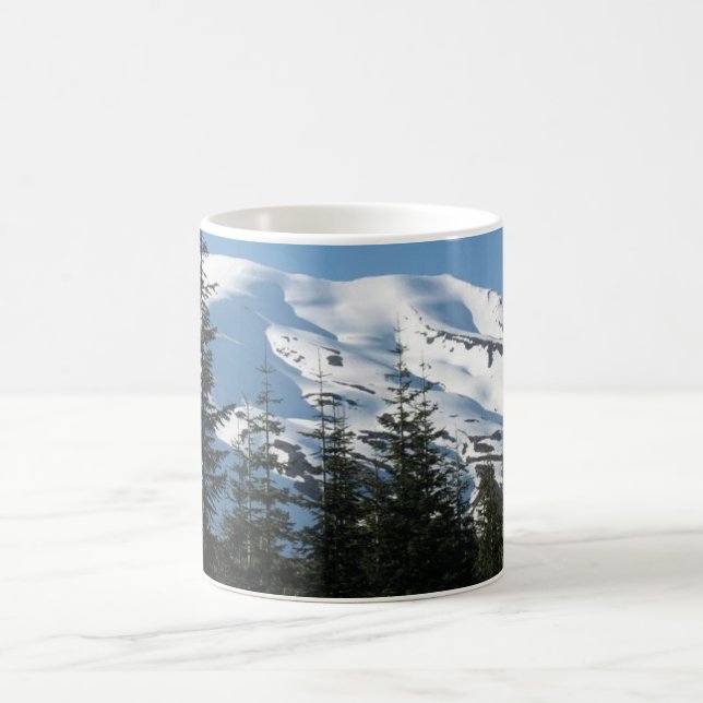 Snowy Mt St. Helens von seiner Basis Kaffeetasse (Mittel)