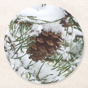 Snowy Pine Cone I Winter Nature Fotografy Runder Pappuntersetzer