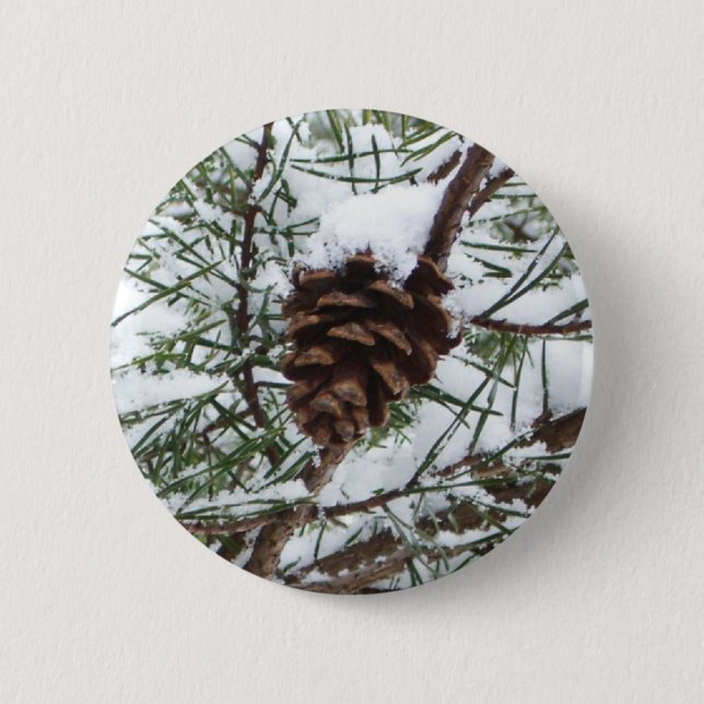Snowy Pine Cone II Winterlandfotografie Button (Vorderseite)